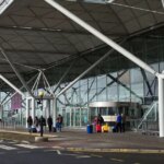 Bývalého hráča Premier League a Anglicka zatkli v nedeľu na letisku Stansted