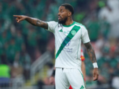 Bývalú hviezdu Premier League Ivana Toneyho zatkli po tom, čo v londýnskom bare porazil hlavu lovcovi selfie Download app from appStore