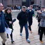 Bývalý hráč Premier League Barton sa vyhýba okamžitému väzeniu za urážlivé príspevky na sociálnych sieťach