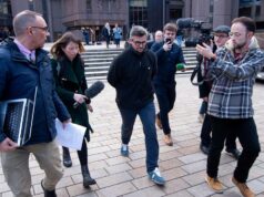 Bývalý hráč Premier League Barton sa vyhýba okamžitému väzeniu za urážlivé príspevky na sociálnych sieťach Bývalý hráč Premier League Barton sa vyhýba okamžitému väzeniu za urážlivé príspevky na sociálnych sieťach