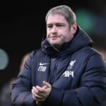 Matt Beard sa pozerá