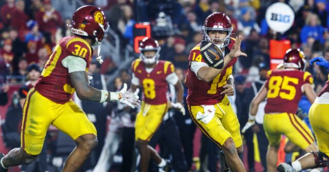 Č. 16 USC bude čeliť prekvapivému súperovi TCU v Alamo Bowl
