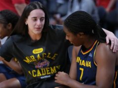 Caitlin Clark schvaľuje 5 najlepších vianočných filmov Aliyah Boston, ale vypúšťa jednu úpravu, ktorú treba opraviť Caitlin Clark komentuje zoznam 5 najlepších vianočných filmov Aliyah Boston. (Foto: @postmovesshow na Instagrame)