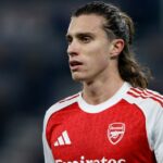 Riccardo Calafiori z Arsenalu na ihrisku počas zápasu Premier League medzi Evertonom a Arsenalom