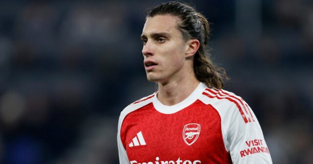 Calafiori, Timber, Havertz – správy o zranení Arsenalu a najnovšie Riccardo Calafiori z Arsenalu na ihrisku počas zápasu Premier League medzi Evertonom a Arsenalom