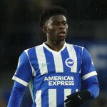 Carlos Baleba bol spájaný s letným prestupom do Manchestru United