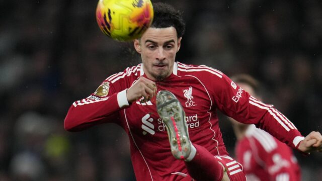 Carragher kritizoval „vystrašeného“ hráča Liverpoolu po „duševných“ problémoch Reds, ktoré boli odhalené v „panike“ Spurs
