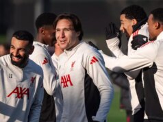 Čas Federica Chiesu je teraz – Arne Slot mu musí dôverovať v neprítomnosti Mohameda Salaha Mohamed Salah a Federico Chiesa počas tréningu v AXA Training Centre.