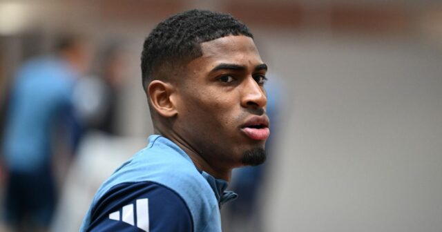 Cristhian Mosquera počas tréningu Arsenalu