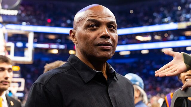 Charles Barkley roztrhne peniaze za pohár NBA ako Knicks, Spurs Charles Barkley roztrhne peniaze za pohár NBA ako Knicks, Spurs sa stretnú o titul