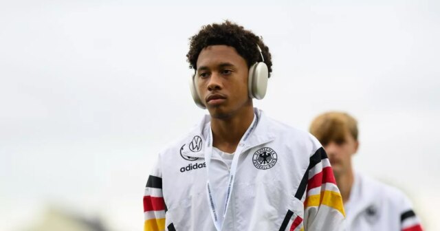 Chelsea a Man City sledujú drahokam Bayernu Mníchov, keď otec Cassiano Kiala