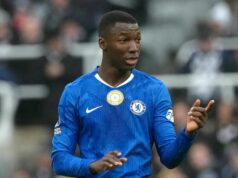 Chelsea čelí scenáru vylúčenia z nočnej mory so štyrmi hráčmi, ktorým hrozí zákaz činnosti Moises Caicedo v akcii za Chelsea.