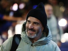 Chelsea môže konečne dať Enzovi Marescovi, čo chce, šikovným bezplatným prestupom v januári Enzo Maresca sa pri chôdzi usmieva.