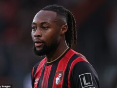 Chelsea otočila Antoina Semenya po počiatočnom dopyte po hviezde Bournemouthu – uprostred záujmu Man United, Man City, Liverpoolu a Tottenhamu Chelsea odstúpila z pretekov o získanie Antoina Semenya po prvotnom vyšetrovaní