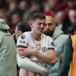 Liam Delap z Chelsea odchádza z ihriska s grimasou v bolestiach počas zápasu Premier League medzi Bournemouthom a Chelsea na Vitality Stadium 6. decembra 2025 v Bournemouth, Anglicko.