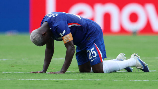 Chelsea vs Arsenal 1-1: Červená karta Moisesa Caiceda, kardinálna chyba, ktorá stála Chelsea
