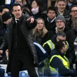Unai Emery, manažér Aston Villy gestikuluje počas zápasu Premier League medzi Chelsea a Aston Villa na Stamford Bridge