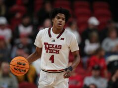 Christian Anderson, číslo 19 Texas Tech ruka LSU prvá prehra Basketbal NCAA: Wyoming na Texas Tech