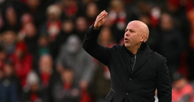 Chyba Arneho Slotu takmer stojí Liverpool počas emotívneho popoludnia vs Wolves
