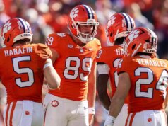 Clemson sa škádlil kvôli falošnej chybe Clemson sa škádlil kvôli falošnej chybe