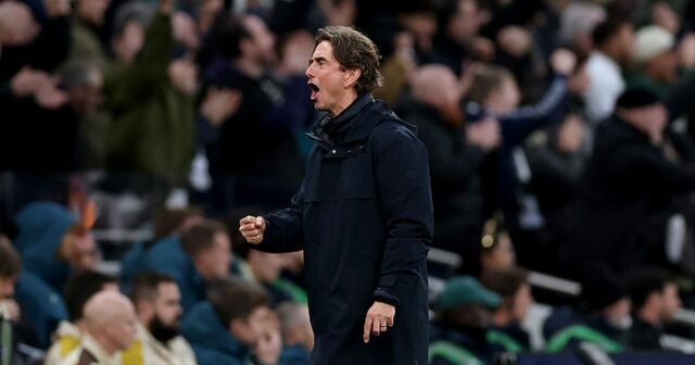 Čo povedal Thomas Frank Xavimu Simonsovi po záverečnom hvizde a aktualizácii zranenia Destiny Udogie
