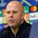 Arne Slot na svojej tlačovej konferencii