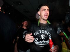 „Cody Bellinger určite dostáva viac ako 180 miliónov dolárov“; “Najhorší možný fit” logo pochodového šialenstva