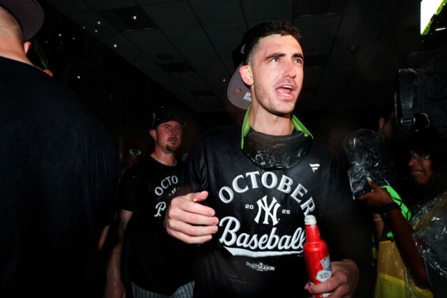 "Cody Bellinger určite dostáva viac ako 180 miliónov dolárov"; “Najhorší logo pochodového šialenstva