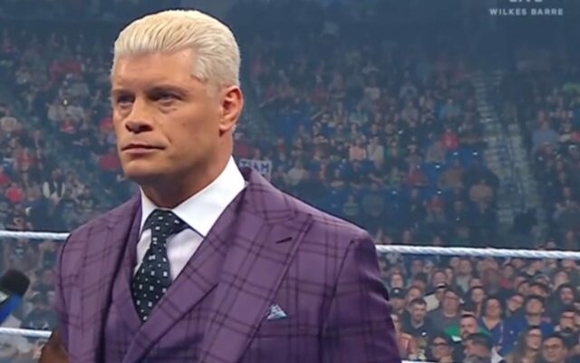 Codyho Rhodesa nečakane prerušil 27-ročný šampión na SmackDown a takmer Codyho Rhodesa nečakane prerušil 27-ročný šampión na SmackDown a takmer ho umlčali