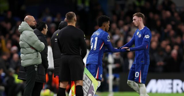 Cole Palmer odchádza po vystriedaní.