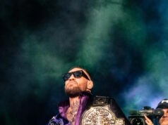 Conor McGregor sleduje boj Islama Machačeva o „trojitú korunu“ UFC Download app from appStore