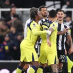 Bruno Guimaraes a Cristian Romero na seba narazili po záverečnom hvizde