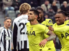 Cristian Romero sa po hrdinských víťazstvách Tottenhamu proti Newcastlu preslávil Lionel Messi Cristian Romero z Tottenhamu Hotspur oslavuje druhý gól svojho tímu v zápase počas zápasu Premier League v St James' Park.