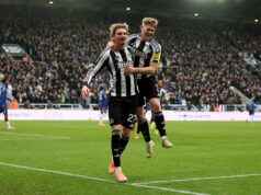 Crouch zrazu normálna výška: „Crouchy“ Woltemade spĺňa originál 😅 Crouch zrazu normálna výška: "Crouchy" Woltemade spĺňa originál