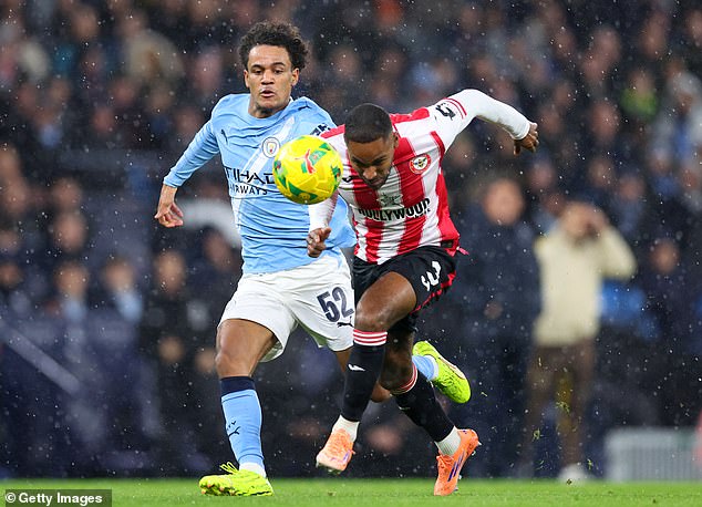 Crystal Palace sa zamerala na hviezdu Man City Oscara Bobba Oscar Bobb bol v tejto sezóne zatiaľ obmedzený na päť ligových štartov za Manchester City