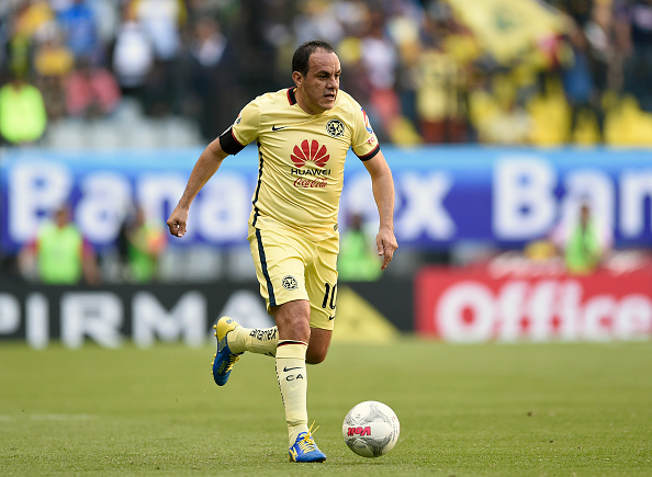 🎥 Cuauhtémoc Blanco zasiahol brankára Chivasu v zápase legiend Download app from appStore