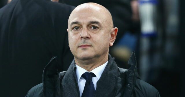 Daniel Levy dostal obrovský nový titul ako 46 športových ikon Daniel Levy, predseda Tottenhamu Hotspur, sa pozerá pred zápasom Premier League medzi FC Everton a Tottenham Hotspur v Goodison Parku 23. decembra 2018 v Liverpoole v Spojenom kráľovstve.