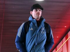 Declan Rice prerušil mlčanie päťslovným odkazom po tom, čo zmeškal víťazstvo Arsenalu vs Aston Villa Stredopoliar Arsenalu Declan Rice zmeškal utorňajšie víťazstvo proti Aston Ville