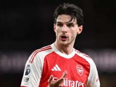 Declan Rice ukazuje skutočné farby Arsenalu, keďže Mikel Merino sa aktualizuje po zápase s Moisesom Caicedom Declan Rice v akcii za Arsenal.