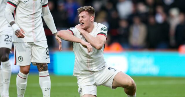 Liam Delap z Chelsea odišiel zranený počas zápasu Premier League s Bournemouthom