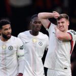 Liam Delap so zranením ramena počas zápasu Premier League medzi Bournemouthom a Chelsea.