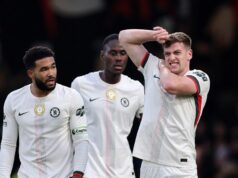 Delap, Lavia, Palmer – Najnovšie správy o zranení Chelsea a dátumy návratu pred Atalantou Liam Delap so zranením ramena počas zápasu Premier League medzi Bournemouthom a Chelsea.