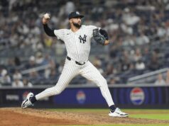 “Devin Williams nemal taký make-up pre Yankees” logo pochodového šialenstva