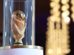 Diváci z majstrovstiev sveta zanechali v spravodajstve BBC zúrivé minúty Trofej Svetového pohára na stojane.