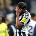 Domáce oživenie Newcastlu sa zastavilo, keď Spurs udreli neskoro