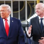 Prezident FIFA Gianni Infantino a americký prezident Donald Trump na červenom koberci pred oficiálnym žrebovaním Majstrovstiev sveta vo futbale 2026