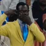 Fanúšik DR Kongo stojí na mieste