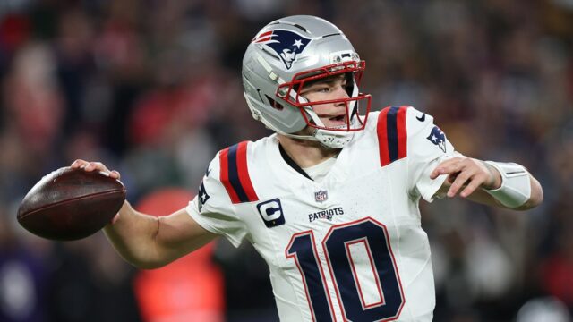 Drake Maye vedie Patriots k prvému postupu do play-off s comebackovým víťazstvom
