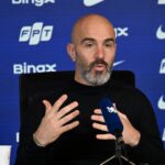 Enzo Maresca hovorí počas tlačovej konferencie