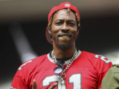 Dwight Howard podnecuje rozsiahlu diskusiu odvážnym návrhom povinnej jednoročnej služby namiereným proti Donaldovi Trumpovi logo pochodového šialenstva